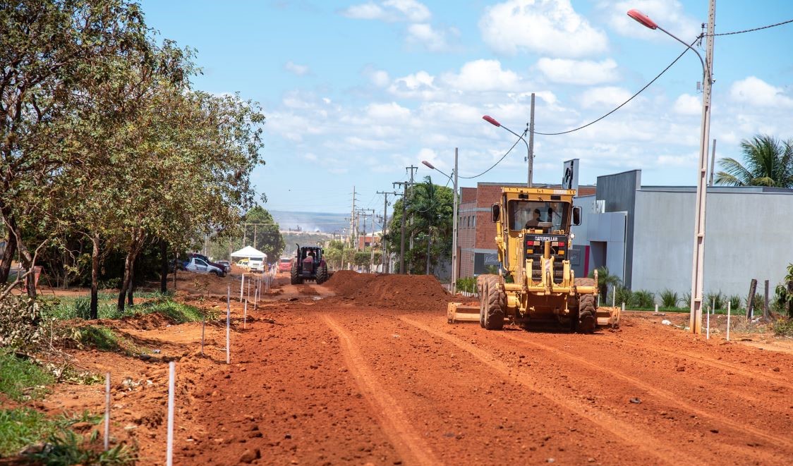 Rondonópolis | Obras de urbanização e pavimentação das Binários da Avenida dos Estudantes estão em ritmo acelerado