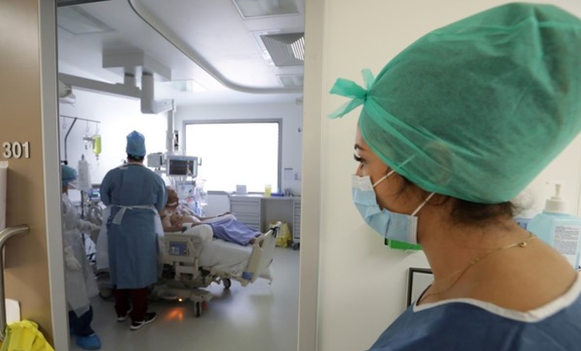 França detecta 1º caso da nova variante de Covid-19