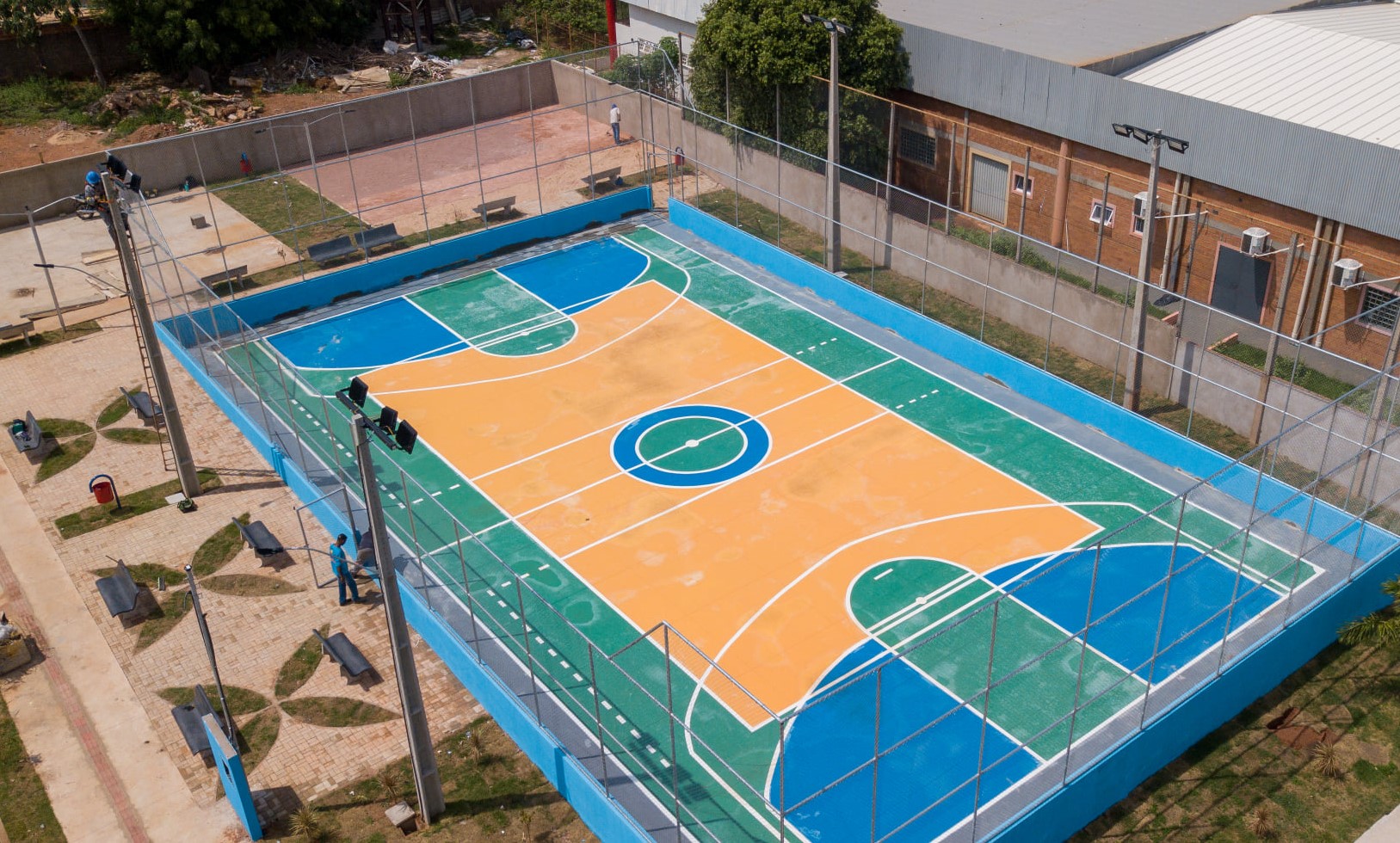 Rondonópolis | Obras de reforma da quadra, construção de academia popular e playground infantil no Jardim Iguaçu serão entregues em breve