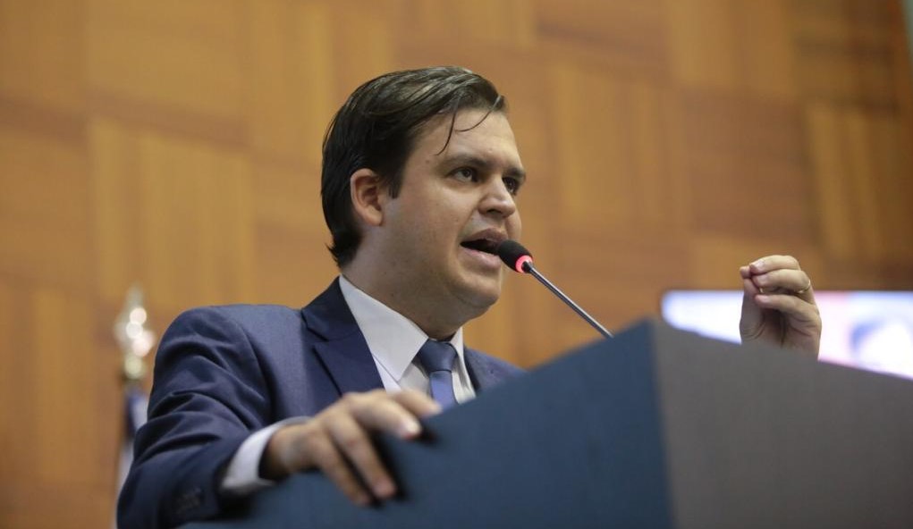 Thiago Silva defende permanência da Escola Alfredo Marien e ampliação de Centros de Educação de Jovens e Adultos nos bairros