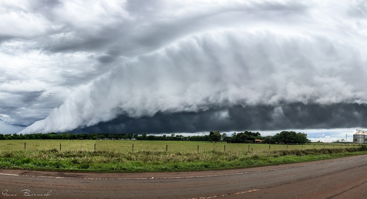 Fortes áreas de instabilidade provocam muita chuva no Brasil