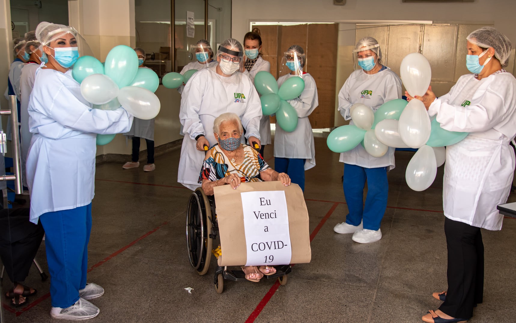 Idosa de 100 anos é aplaudida em hospital após vencer a Covid-19 em Rondonópolis