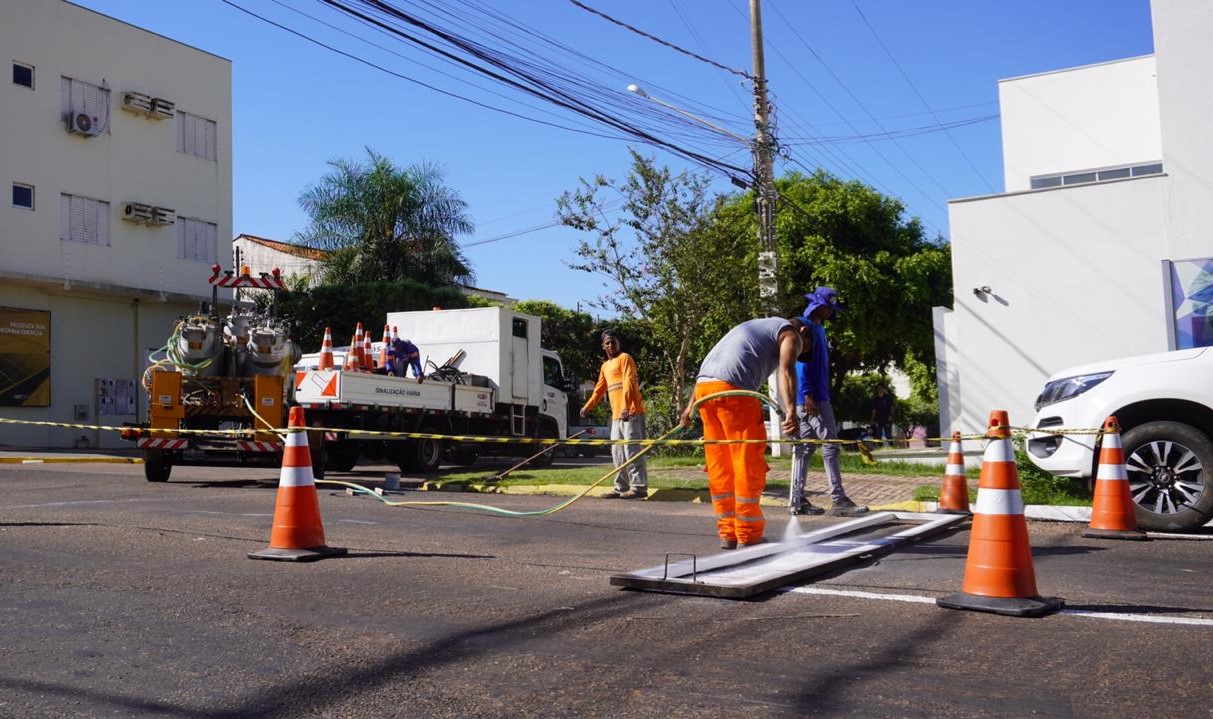 Setrat e Coder revitalizam sinalização horizontal de ruas e avenidas da cidade