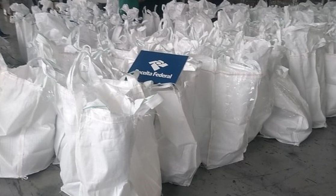 Receita faz apreensão histórica de cocaína no porto de Santos