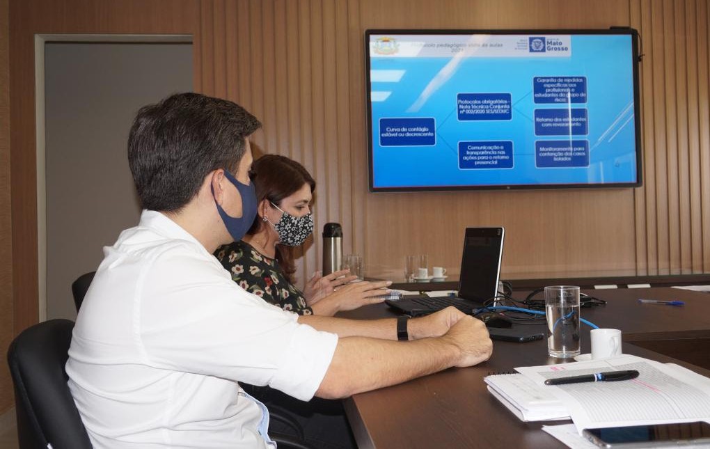 Secretário conversa com diretores de escolas sobre planejamento do retorno às aulas