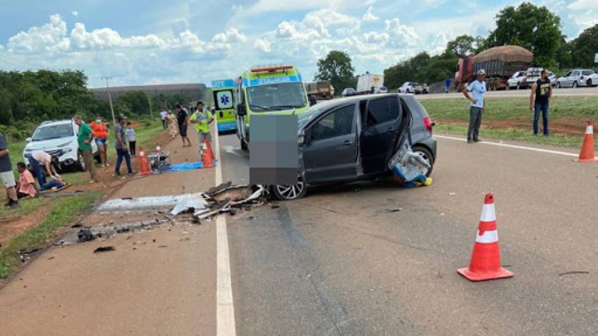 Rondonópolis | Dois morrem e bebê é arremessado de carro em acidente na BR-163