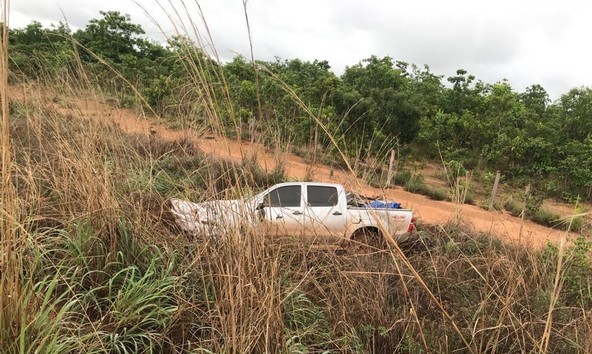 Mato Grosso | Motorista perde controle de caminhonete, atinge carreta e acidente mata pai e filha