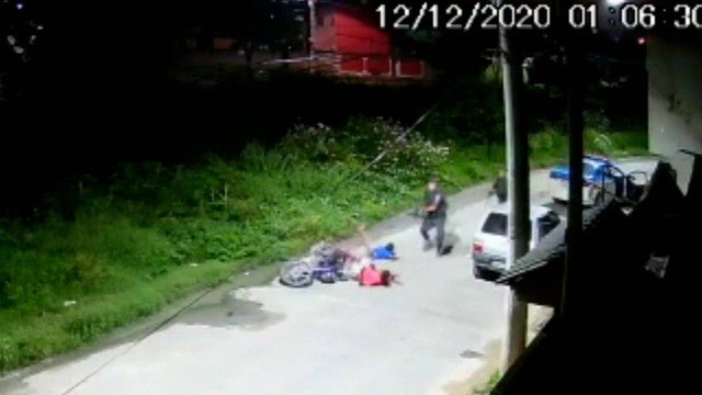 PMs são presos acusados de matar jovens após abordagem; veja vídeo