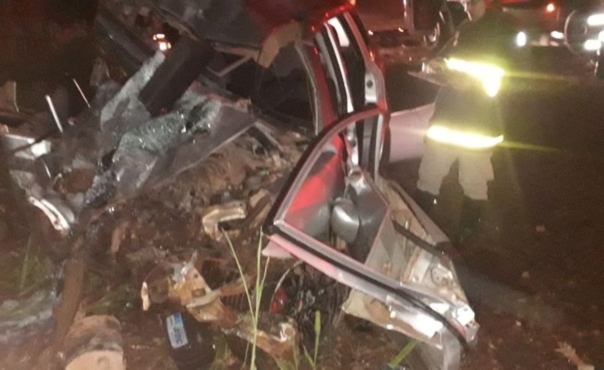 Várzea Grande | Motorista morre após perder o controle do carro e bater em ônibus