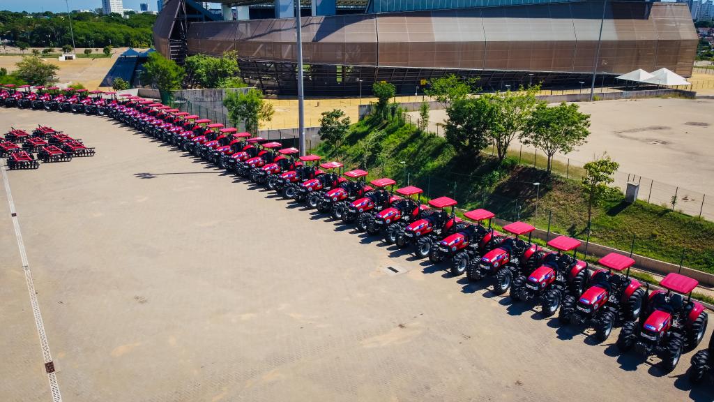 Governo entrega maquinários e equipamentos para agricultura familiar