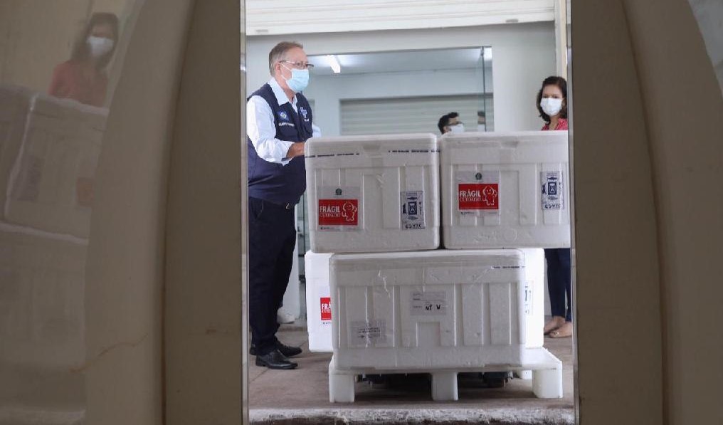 Mato Grosso | Vacinas são enviadas via transporte aéreo e terrestre aos 16 polos regionais do Estado