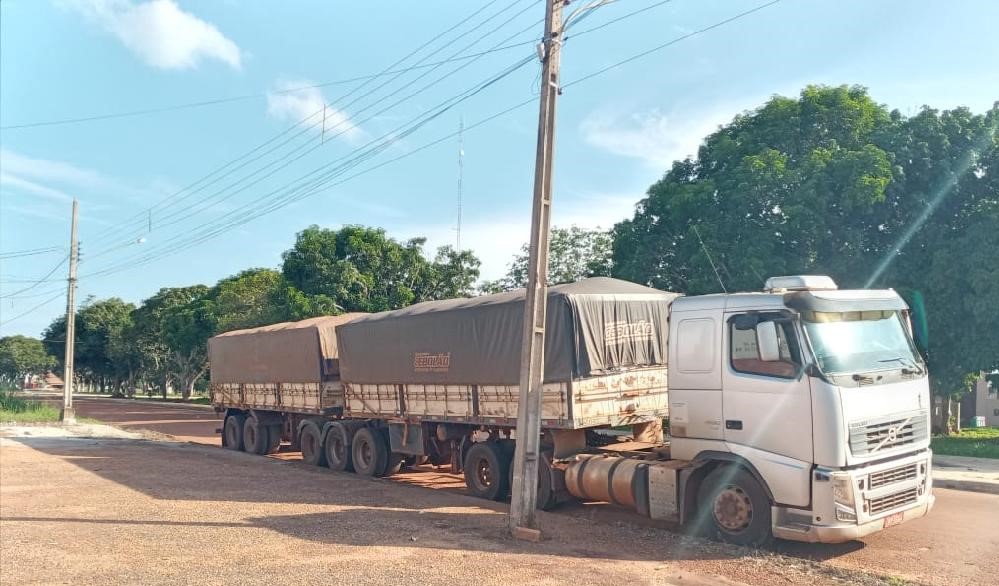 PM prende três e desmonta plano de furto de 47 toneladas de milho em silo de fazenda