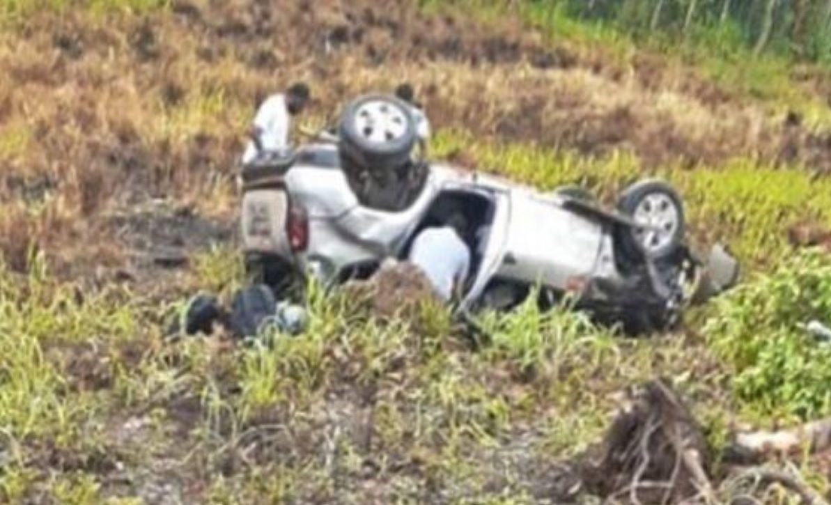 Acidente na BR-070 termina com Duster capotada, dois mortos e três feridos