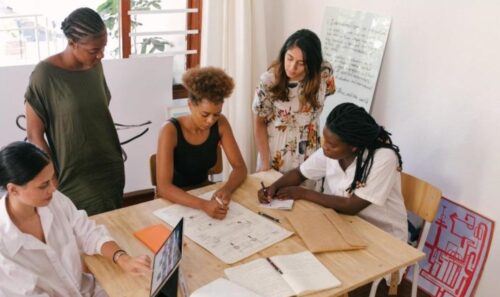 Governo Federal abre seleção de projetos para apoiar mulheres empreendedoras em situação de vulnerabilidade