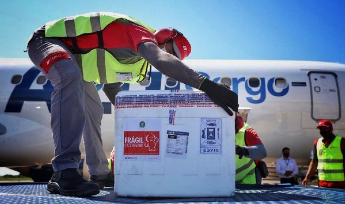 Mato Grosso | Doses de vacinas de Oxford chegam em aeroporto