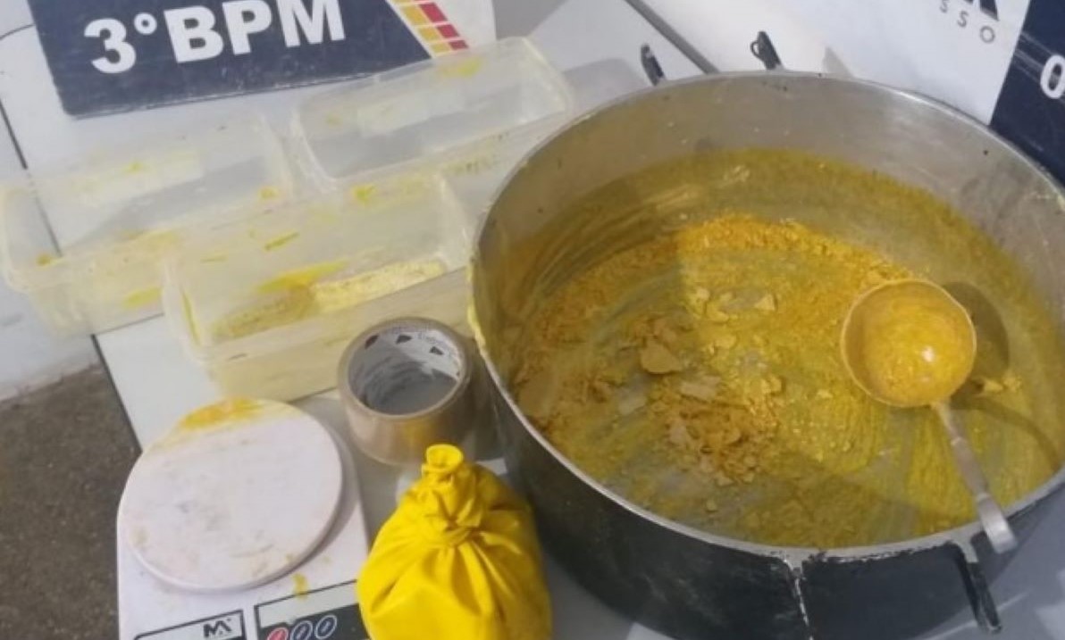 Cuiabá | Policiais descobrem casa usada como laboratório na produção de entorpecente