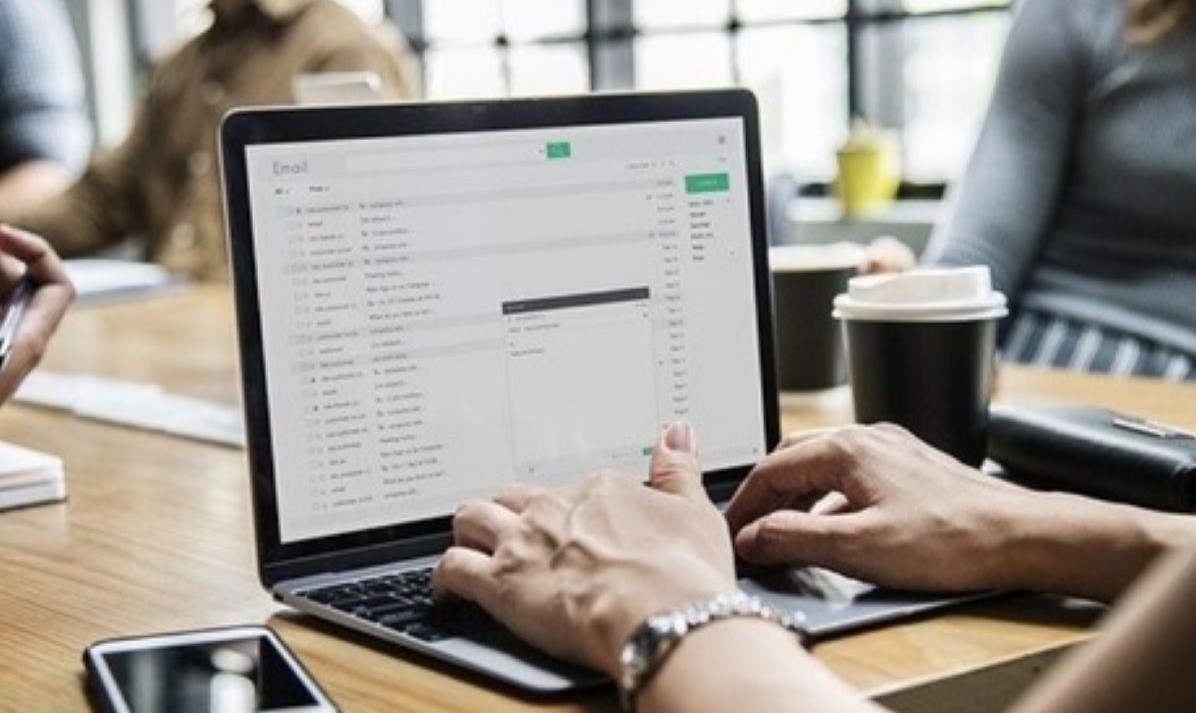 Fim da barreira do ‘primeiro emprego’? Senado aprova estágio como experiência profissional