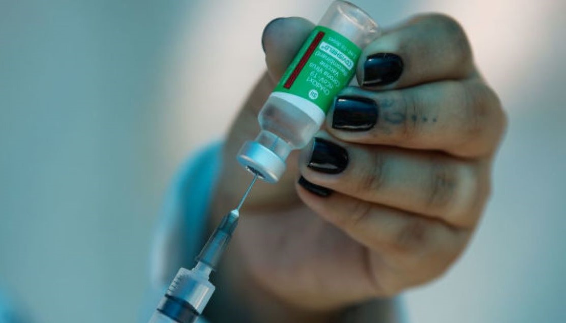 Profissionais de saúde relatam desperdício de vacinas contra Covid-19