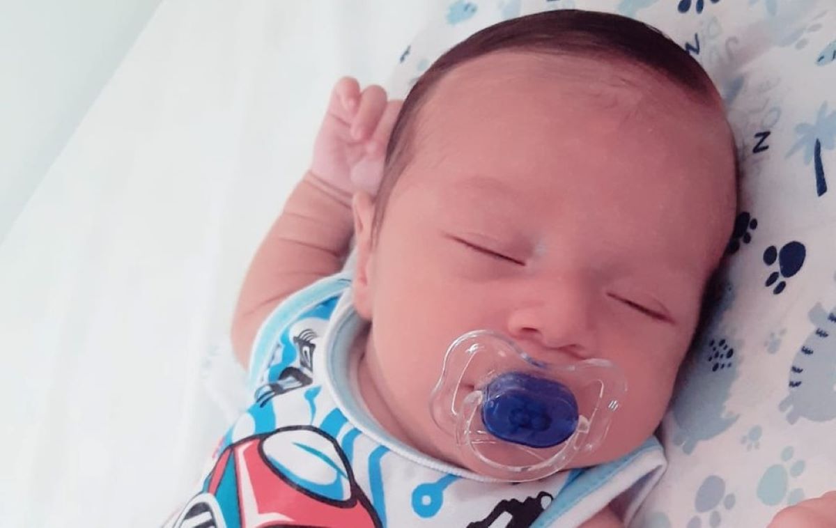 Bebê que espera em UTI de Rondonópolis por cirurgia no coração é transferido para hospital em SP