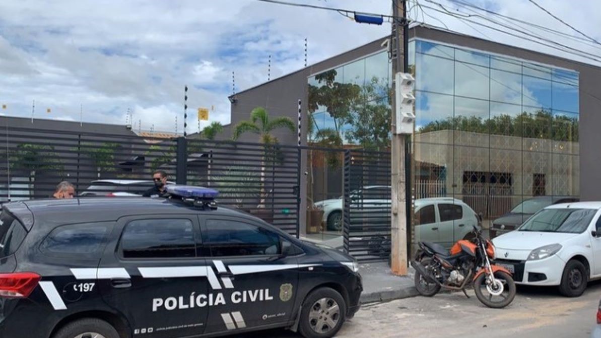 Cuiabá | Fiscalização descobre falsa biomédica que fazia aplicação de botox e harmonização facial em pacientes