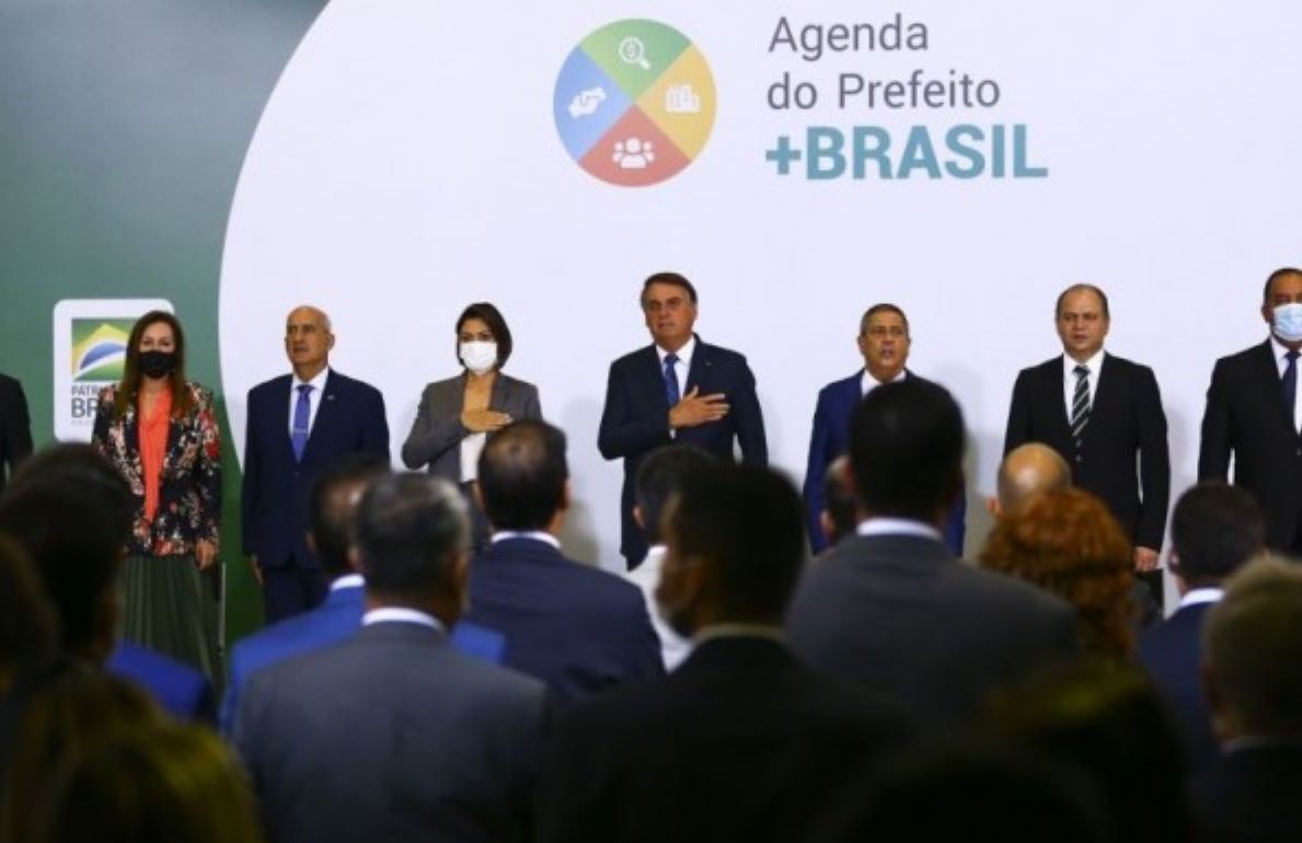 Governo federal lança guia com boas práticas de gestão para novos prefeitos