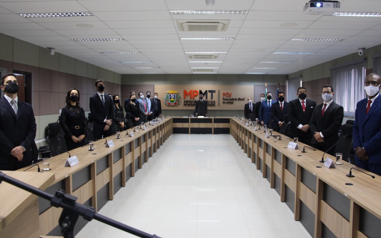 Promotores de Justiça substitutos são empossados no MPMT 