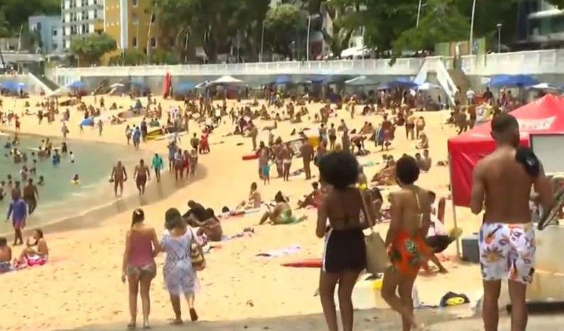 Carnaval durante pandemia tem praias cheias