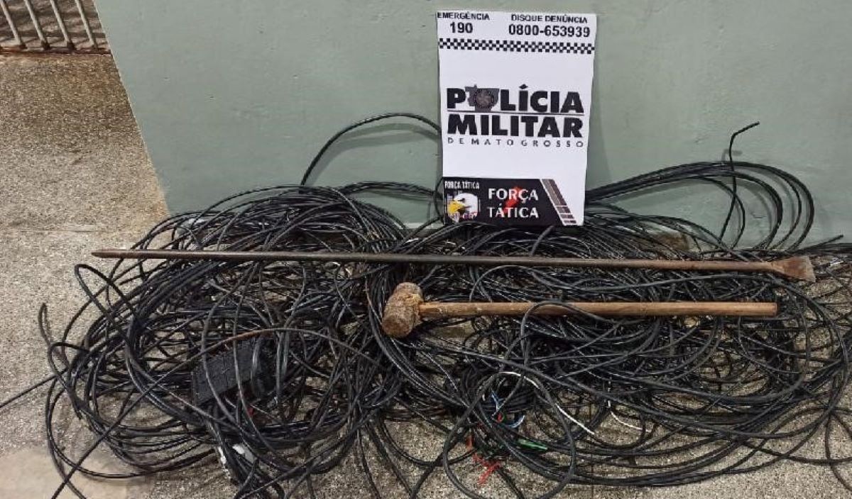 Policiais evitam furto de cabo de energia de campo de futebol em Rondonópolis