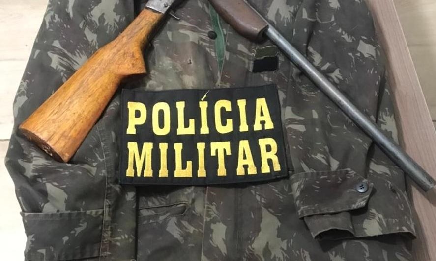 Homem é preso após matar cachorro a pauladas e tiros com espingarda em Marcelândia