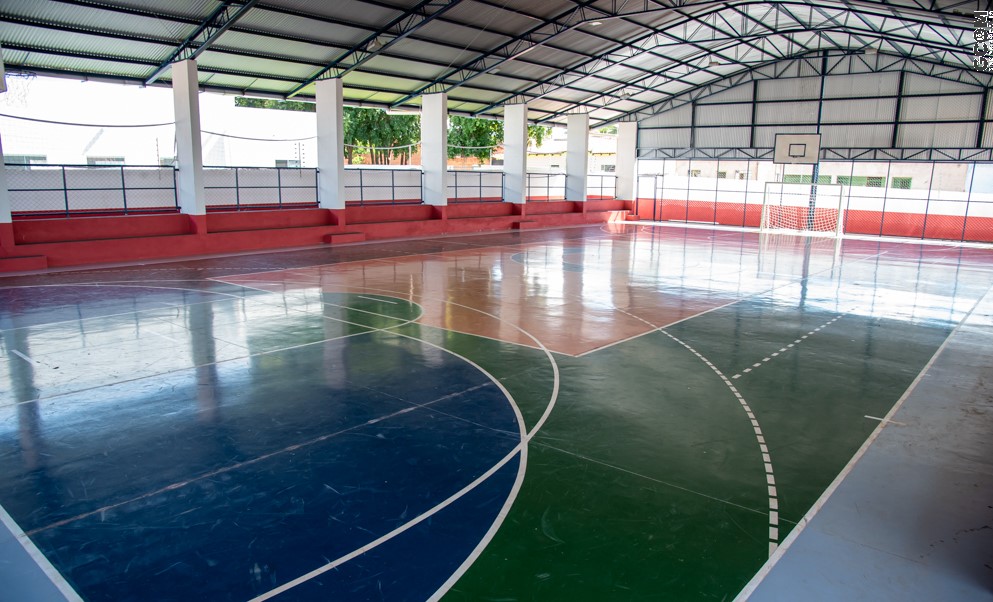 Rondonópolis | Escola Municipal Dulcinéia Cascão Barbosa ganha uma quadra poliesportiva coberta