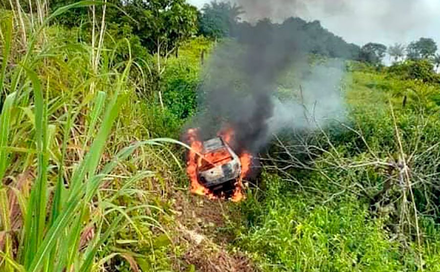 Mato Grosso | Homem morre carbonizado após carro cair da pista e pegar fogo