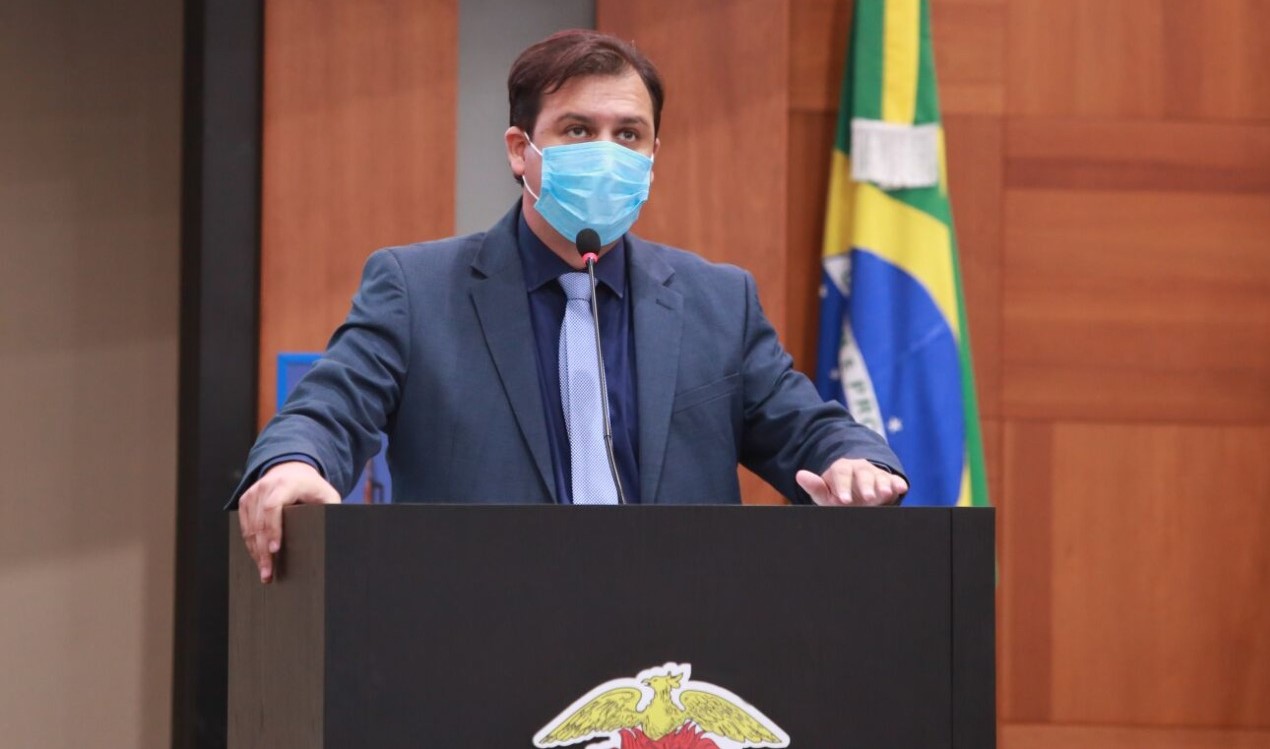 Deputado Thiago protocola requerimento para Seduc apresentar política pública de combate ao analfabetismo