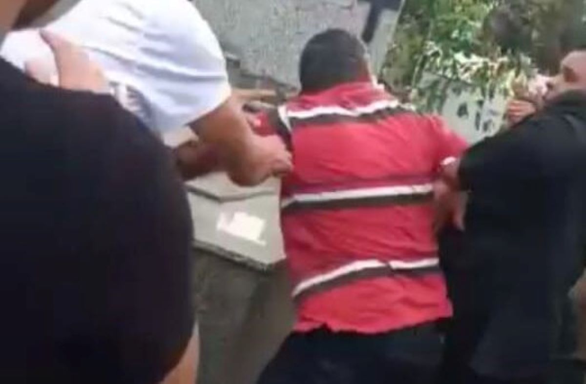 Mato Grosso | Seis pessoas da mesma família vão parar na delegacia após briga para abrir caixão durante enterro