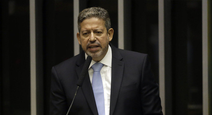 Arthur Lira é eleito presidente da Câmara com 302 votos