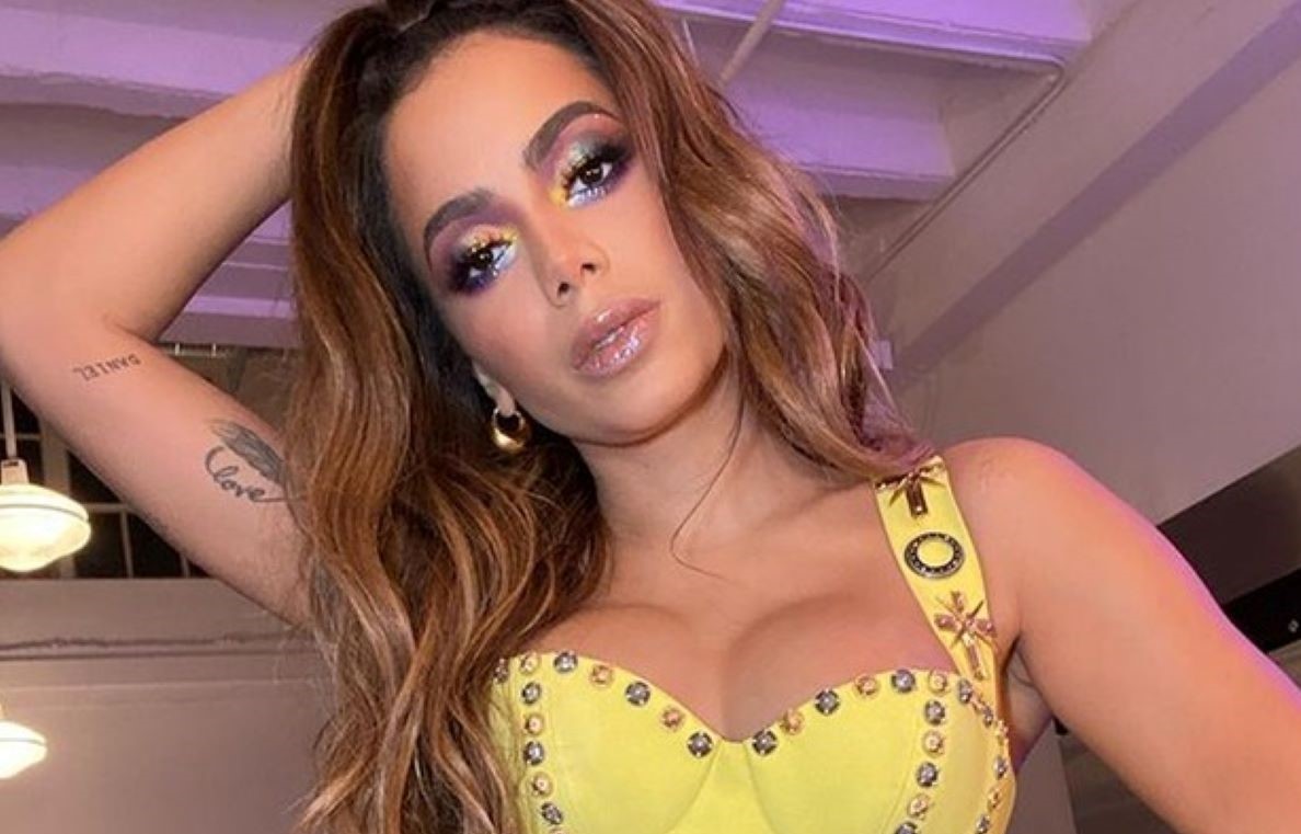 Anitta é internada com intoxicação alimentar e sem previsão de alta