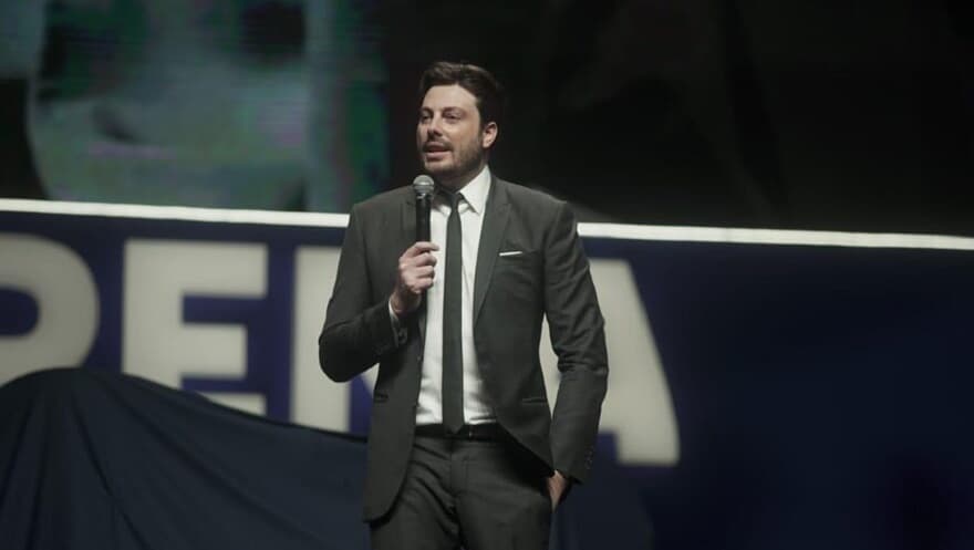 Danilo Gentili terá que indenizar doadora de leite por comentários maldosos