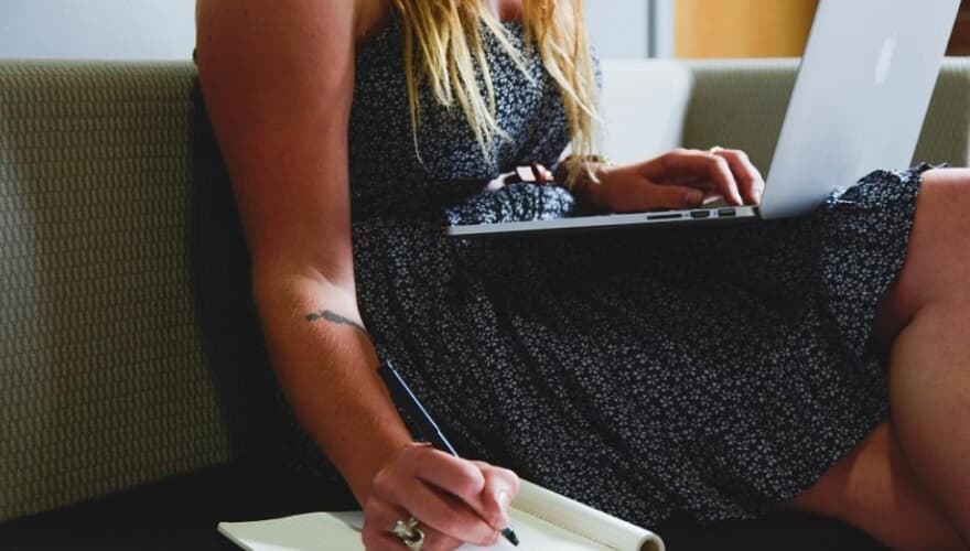 Faculdade é condenada por oferecer pós-graduação em Direito defasada