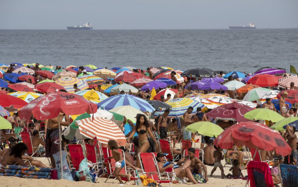Rio tem mais um fim de semana com praias cheias em meio à pandemia
