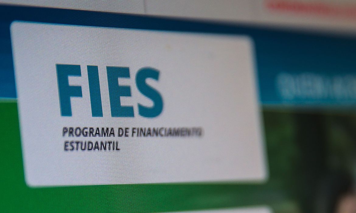 Ministério da Educação anuncia investigação de fraudes no Fies