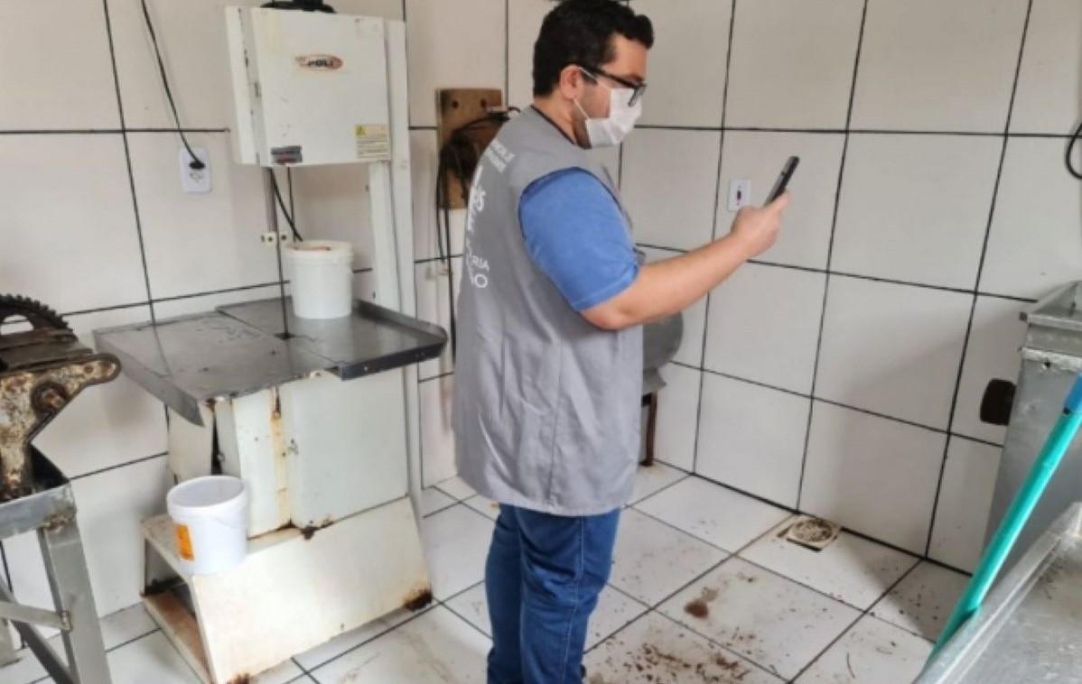 Frigorífico clandestino é interditado em Várzea Grande