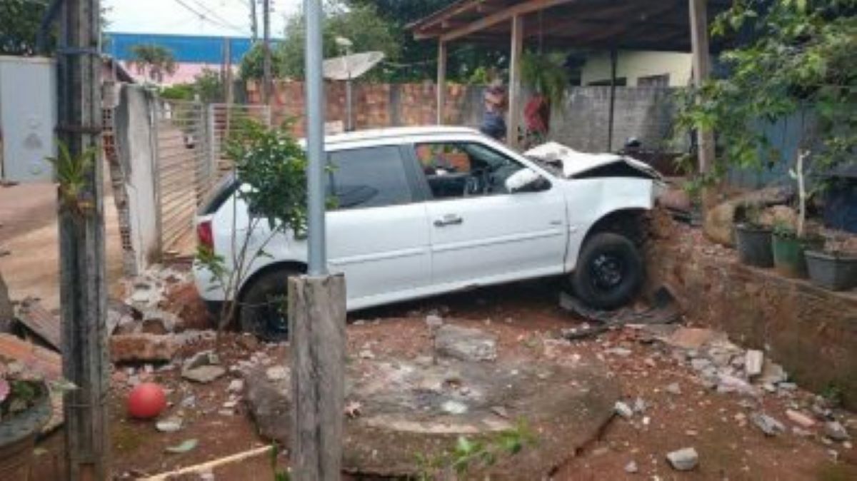 Juína | Bêbado, motorista é preso após derrubar muro de casa