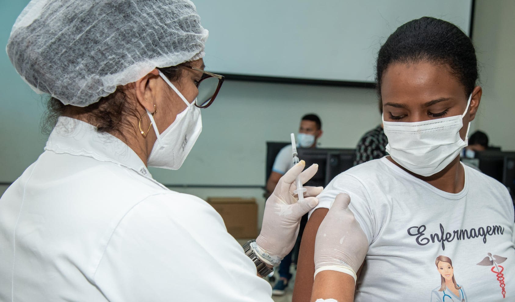 Rondonópolis | Profissionais da saúde da rede privada recebem 1ª dose da vacina