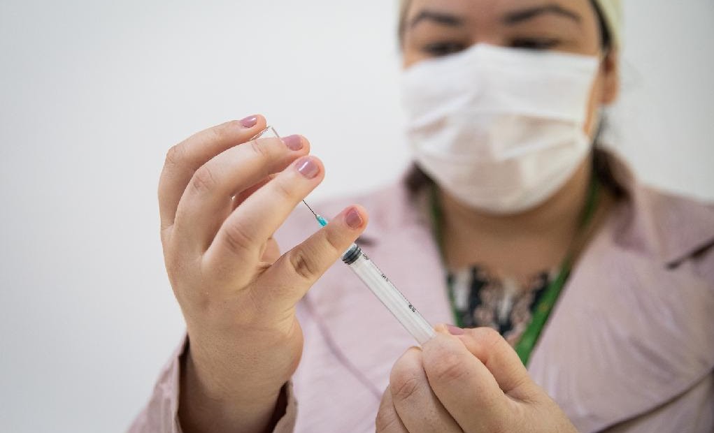Mato Grosso recebe mais 32,8 mil doses de vacinas contra a Covid-19