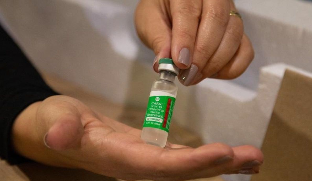 Novo lote com insumos para produção da vacina da AstraZeneca/Oxford chega ao Brasil neste sábado