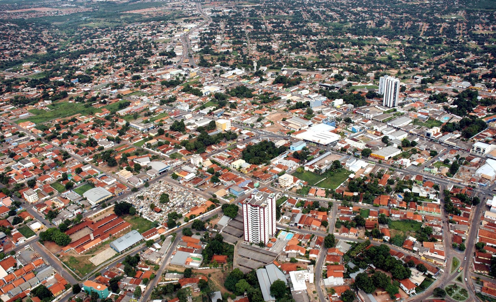 Prefeitura amplia horário de atividades em igrejas e restringe lotação em eventos em Várzea Grande