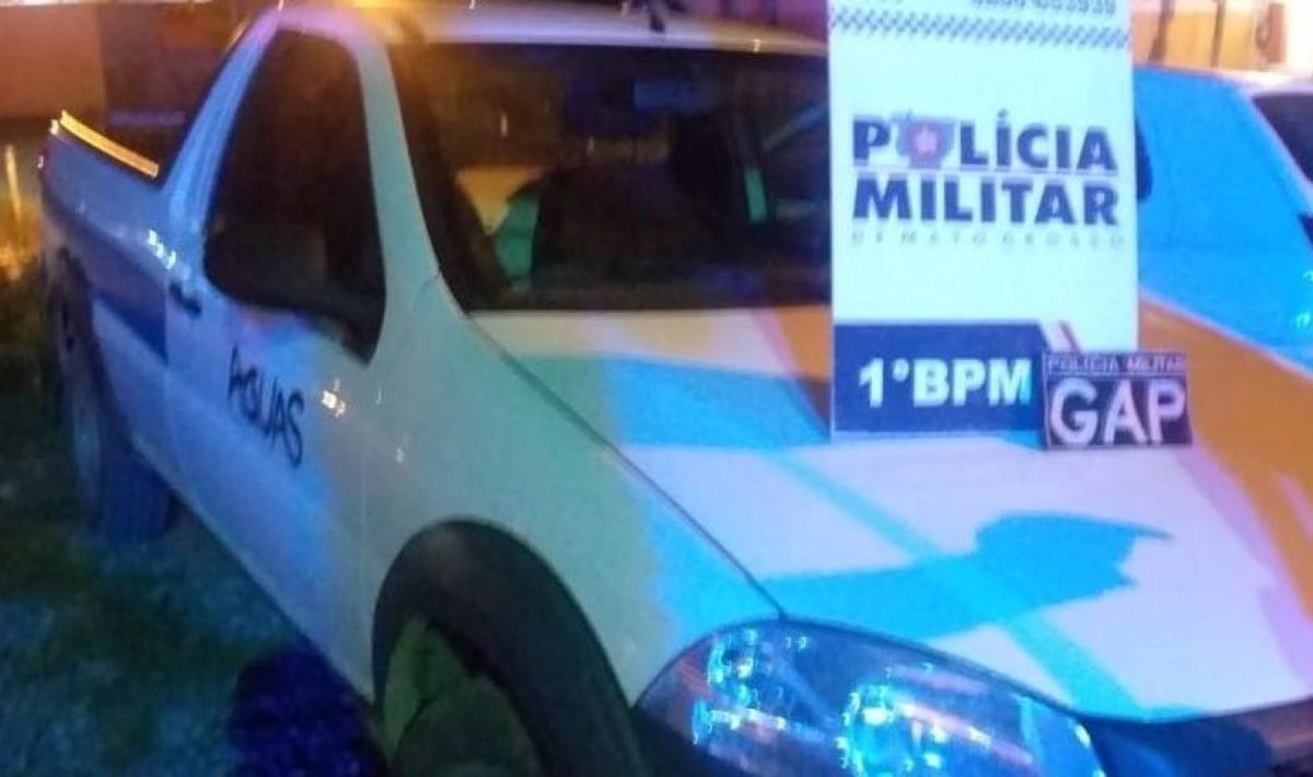 Policiais recuperam carro da Águas Cuiabá logo após roubo