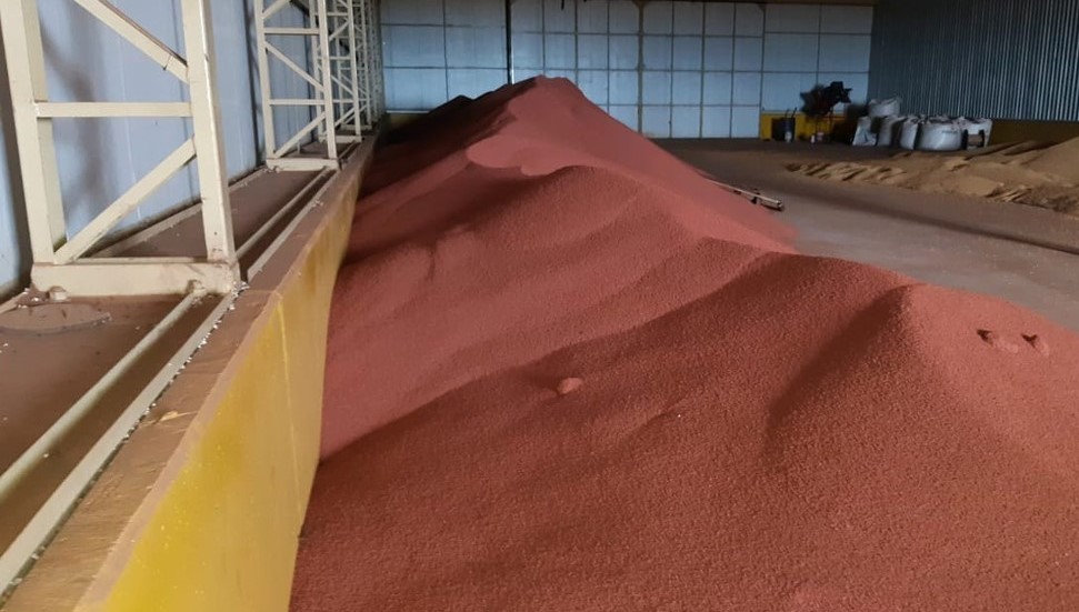 Polícia apreende 150 toneladas de fertilizantes desviados de empresa em Mato Grosso