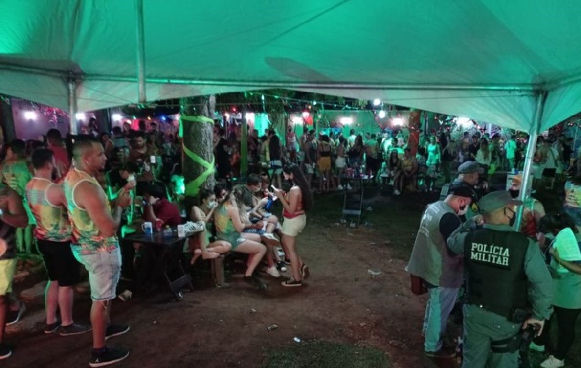 Várzea Grande | Festa de Carnaval com aglomeração de mais de 160 pessoas é fechada