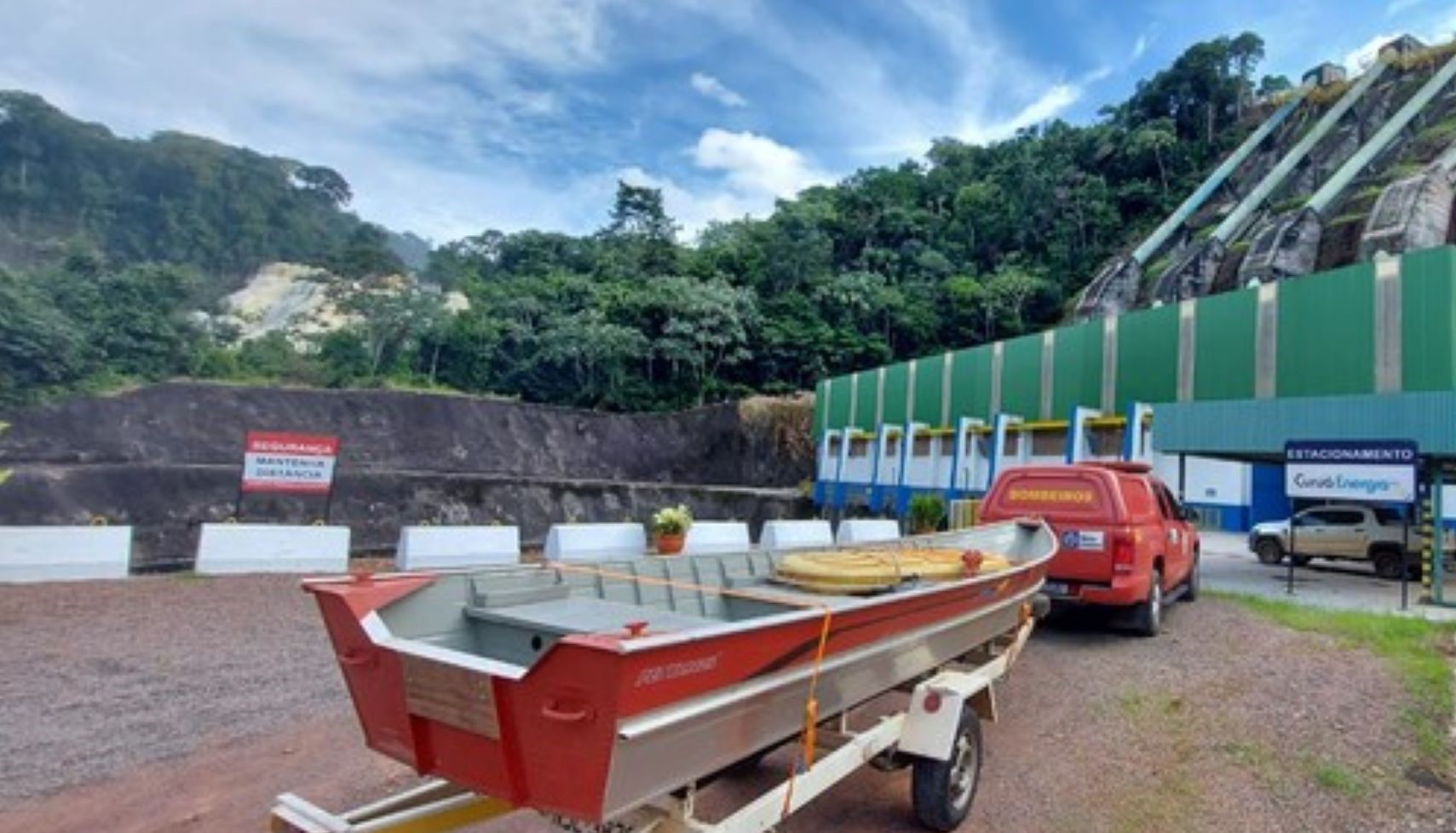 Mato Grosso | Banhista desaparece após cair em cachoeira e bombeiros fazem buscas