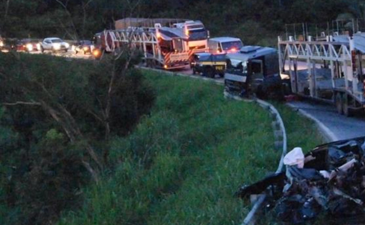 Carreta esmaga Jeep e mata motorista na Serra da Petrovina